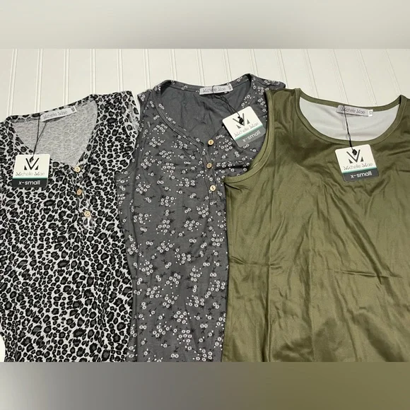 NWT Lot of 3 Sleeveless Tank Tops XS - Picture 3 of 9